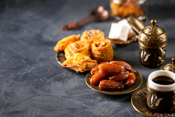  Dried dates and coffee