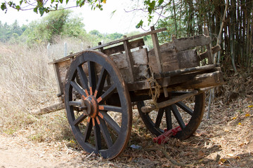 Fototapeta na wymiar Old wooden Indian wagon for transportation