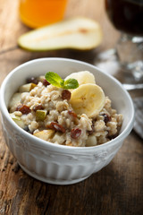 Oatmeal porridge with pear, raisins and banana