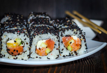 sushi with tuna in black sesame