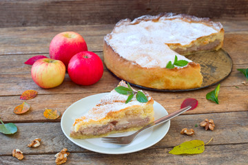 Apfelkuchen mit Nüssen