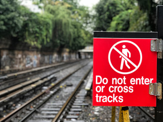 Dont not enter or cross tracks sign