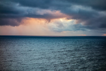 Obraz premium Dangerous storm is coming above the ocean near the Salmon Beach in Western Australia