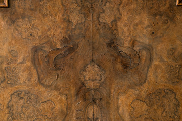 Holz mit Maserung von Furnier