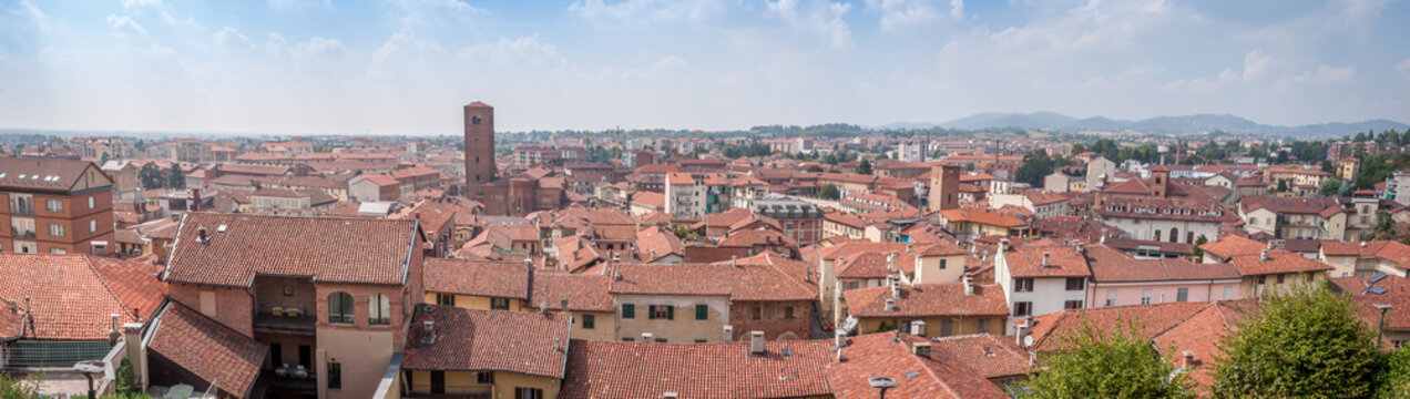 Vue g&eacute;n&eacute;rale de Chieri en Italie