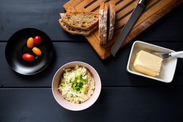 egg paste with bread