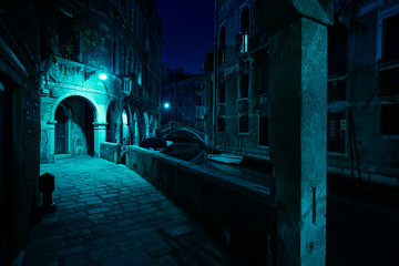 Brücke Nacht blau