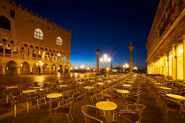 Straßenkaffee Markusplatz Dämmerung