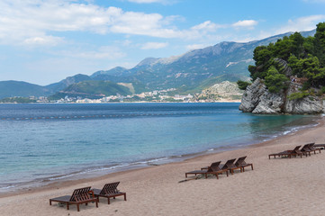 Fototapeta na wymiar Beach near Sveti Stefan in Montenegro
