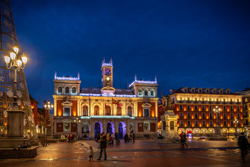 Fototapeta na wymiar Plaza Mayor de Valladolid de noche..