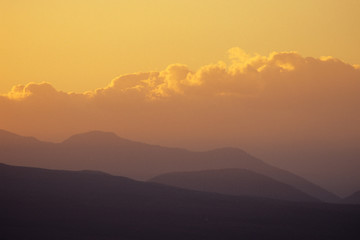 Mountain and Yugumo - 山なみと夕雲