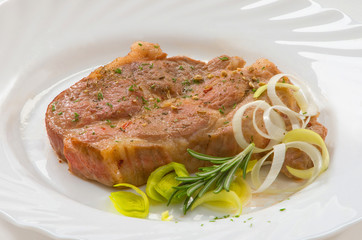 Стейк из свинины на тарелке Pork steak on a plate