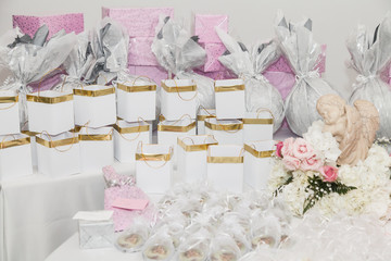 table decorated with gifts for guests at the reception