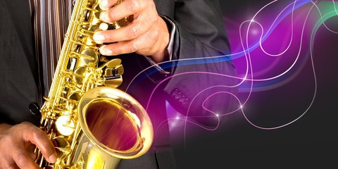 Obraz premium Close-up man playing on saxophone on blurred background