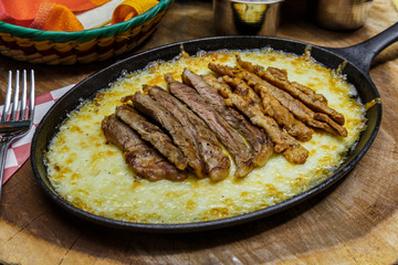 Queso con carne