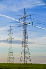 Strommasten am Abend