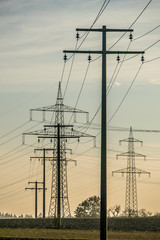 Strommasten am Abend