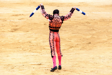 The matador with the peaks is preparing for the bullfight.