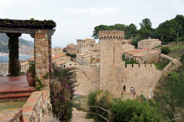 Fototapeta na wymiar The old fortress of Tossa de Mar.