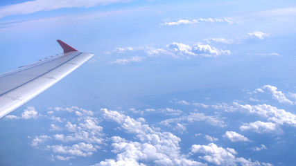 Fototapeta na wymiar Wing airplane and cloud in the sky