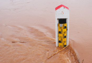 er on river - Water level gauges tool for level measurement flood in rainy season warning - measure...