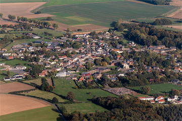 vue a&eacute;rienne du village d'hornoy-le-Bourg dans la Somme en France