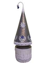 Gift wrapping in the form of a Christmas tree, made by hand.