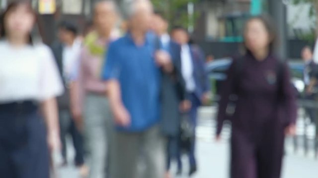 4K・歩く人々