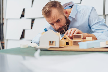 Designer, architect or structural engineer