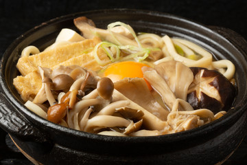 きのこの鍋焼きうどん