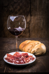 Food such as ham, cheese, chorizo ​​with bread and wine