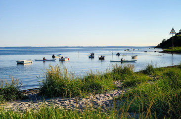 Europa, Dänemark, Lynaes, Hundested, Ostseestrand, Boote auf dem Wasser