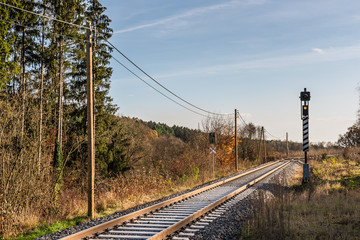 Bahngleise mit Signalanlage bei St. Johann in der Steiermark (A)