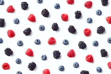 Fruchtmuster aus bunten Waldbeeren © baibaz