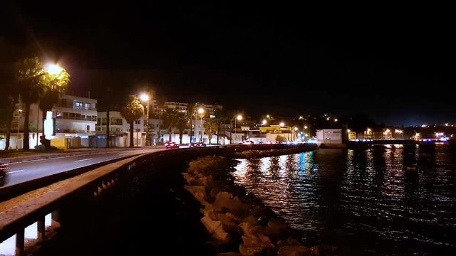 Vista da Marginal na Vila de Pa&ccedil;o de Arcos em Portugal