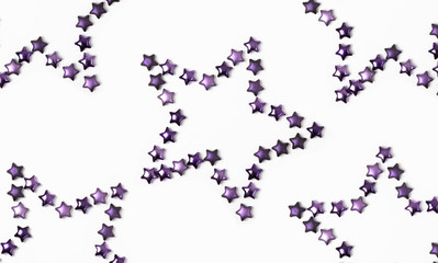 Weihnachtssterne vor weißem Hintergrund