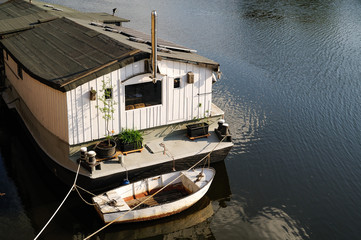 Europa, Deutschland, Sachsen, Dresden, Hafen Pieschen, Niedrigwasser 2018, Hausboot