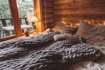 Cozy winter weekend in log cabin