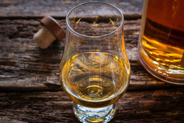 glencairn whiskey glass with single malt whiskey close up