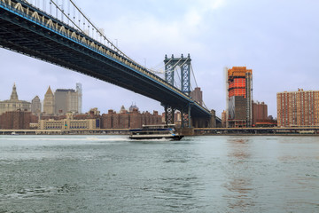 Fototapeta na wymiar Manhattan bridge and midtown Manhattan from Brooklyn in New York, NY, USA