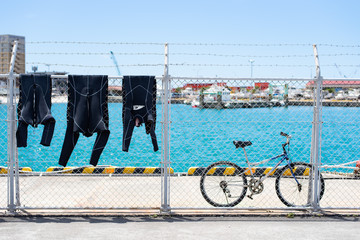 ウェットスーツと海