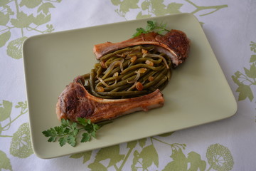 Côtes d'agneau  haricots verts