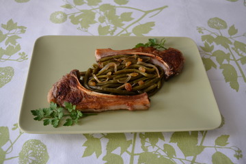 Côtes d'agneau  haricots verts