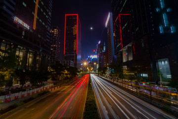Fototapeta na wymiar Blick auf die Gloucester Road in Hong Kong, China