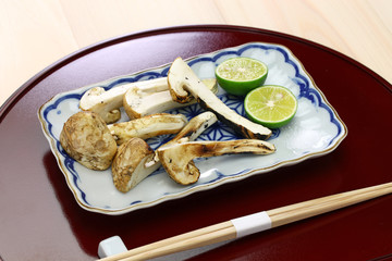 yaki matsutake, grilled matsutake mushroom, japanese autumn cuisine