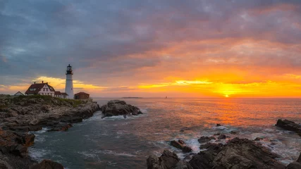 Schilderijen op glas Panorama of Portland Head Lighthouse at sunrise from Cape Elizabeth, Maine  © Michael