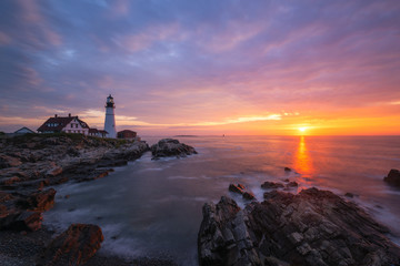 Portland Head Lighthouse sunrise in Cape Elizabeth Maine - obrazy, fototapety, plakaty