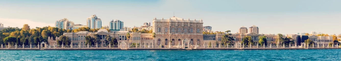 Dolmabahçe-Palast, Istanbul, Türkei, befindet sich auf der europäischen Seite des Bosporus © miklyxa