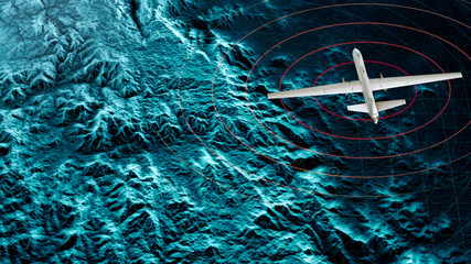 Vista satellitare di un drone militare che sorvola una zona di guerra, operazioni di guerra, visione notturna. Target militare. Operazione sotto copertura. Rilievi montuosi © Naeblys