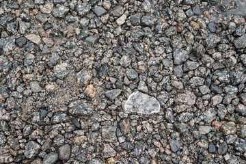 stück eis auf kieselsteinen aus Granit